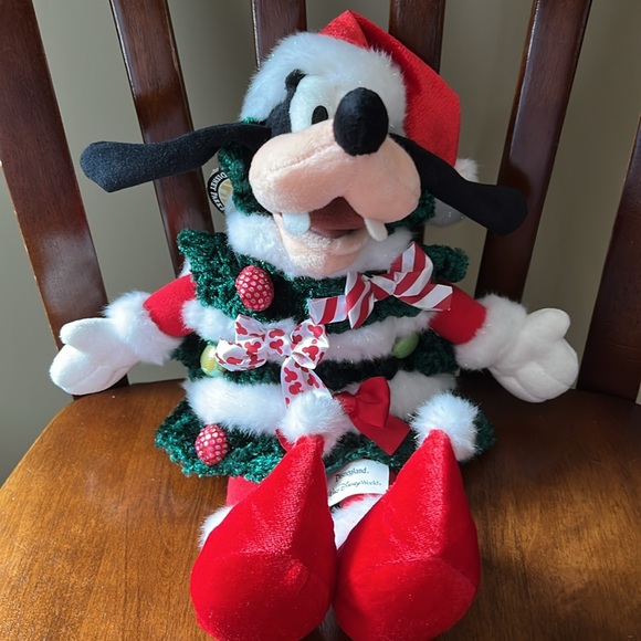 Authentic Disney Theme Park Merchandise Christmas Tree Goofy Beanbag New w/ tags - Picture 7 of 8